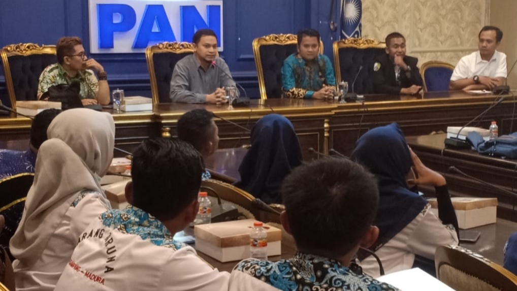 Audiensi Ketua Fraksi PAN Hanafi Rais Bersama Pemuda Karang Taruna Sampang