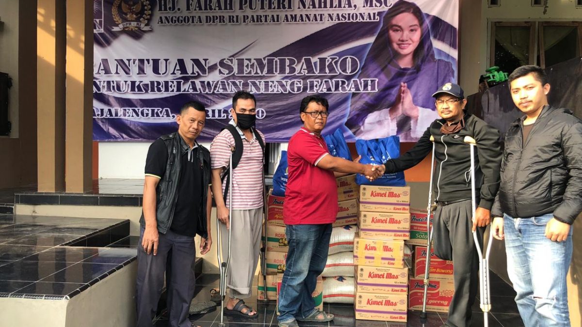 Anggota DPR RI Millennial PAN Berikan APD dan Sembako kepada Warga
